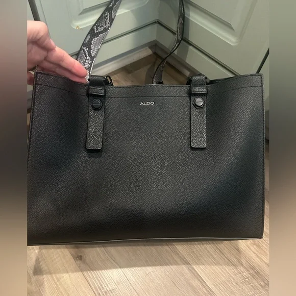 ALDO Black tote/bag/purse with snake skin design shoulder strap and key tassel - Picture 5 of 16